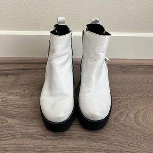 White Steve Madden Heeled Chunky Boot (Size 7.5)